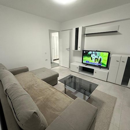 Apartament Ultra Central 3 Leilighet Hunedoara Eksteriør bilde