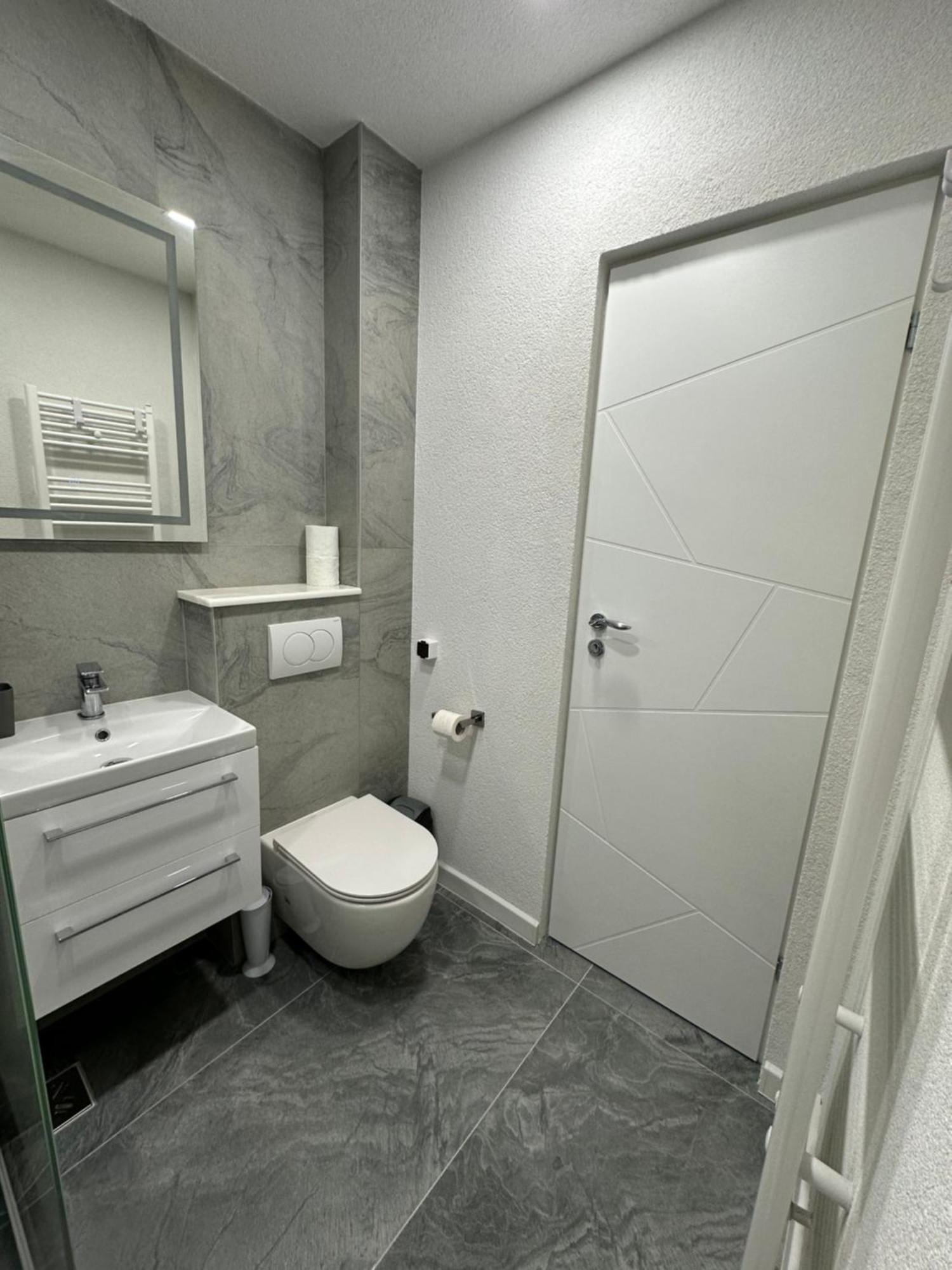 Apartament Ultra Central 3 Leilighet Hunedoara Eksteriør bilde